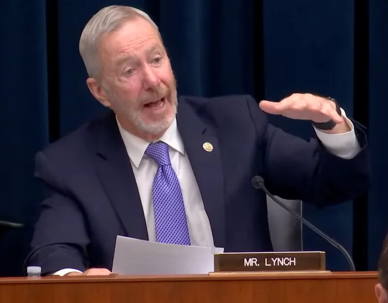 美联储副主席鲍曼回应国会对稳定币定义的质疑