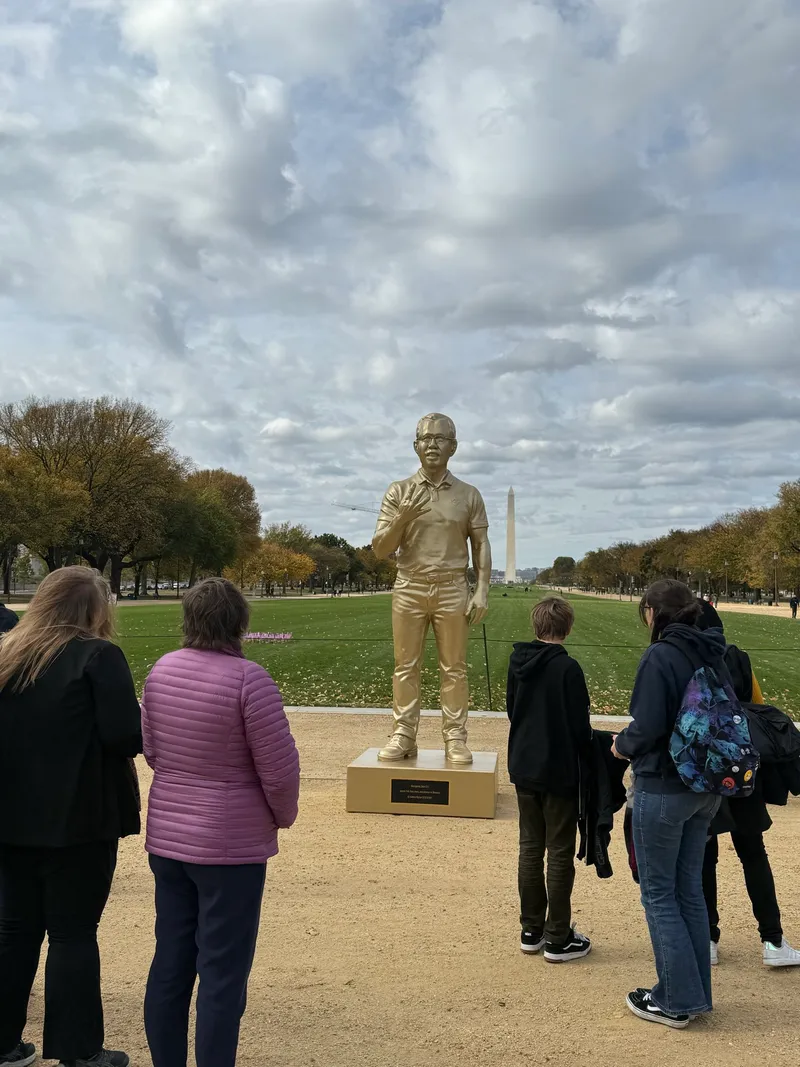 CZ警告投资者勿买金雕像迷因币，数小时暴跌86%